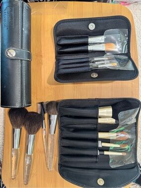 Makeup Brush Set with Black Travel Cases